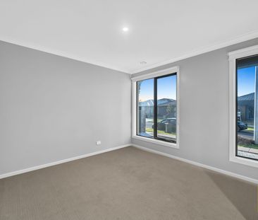 Luxury Living, Prime Location & Ultimate Convenience in Emerald Par... - Photo 3