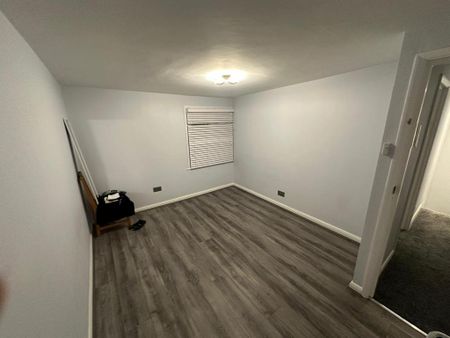 3 bedroom flat to rent - Photo 3