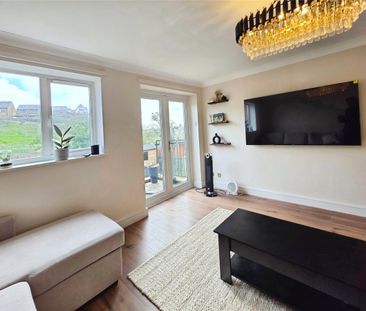 Heath Grove, Soothill, Batley, West Yorkshire, WF17 - Photo 2