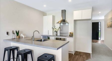 Family Living, Close to the Hospital - Photo 5