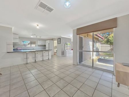 Spacious Three Bedroom Unit - Photo 4