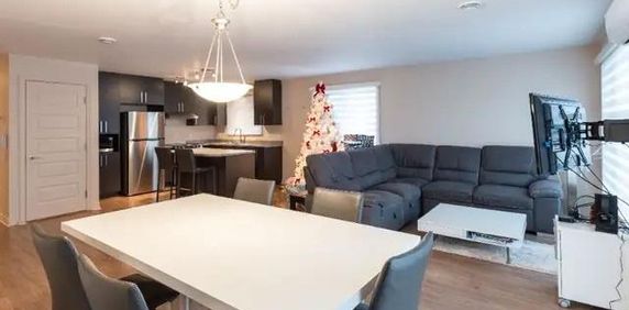 5 1/2 saint hubert disponible juin et juillet - Photo 2