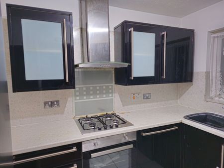 2 Bed Terraced House, Fernleigh Close, CR0 - Photo 4