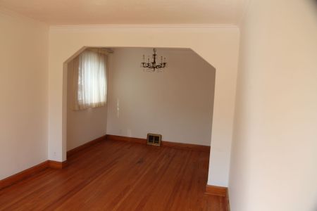 For Lease - 16 Clairlea Crescent, Toronto, Ontario - Photo 2