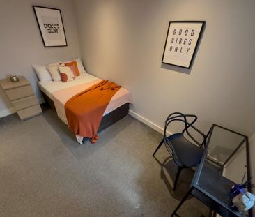 6 bedroom semi-detached house to rent - Photo 3