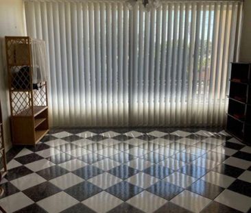 Upstairs 3 Bedroom Unit/Apartment close to all Amenities - Photo 2