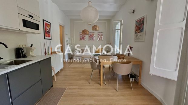 Stylish 2 Bedroom Apartment with Balcony in Poble Nou - Photo 1