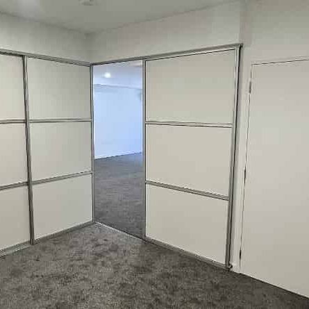 Spacious Lounge - Photo 1