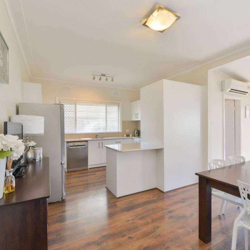 BEAUTIFUL FAMILY HOME IN NORTH TAMWORTH IN QUIET STREET - Photo 1