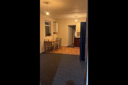 3 Bed Flat, Kitchener Road, E17 - Photo 5