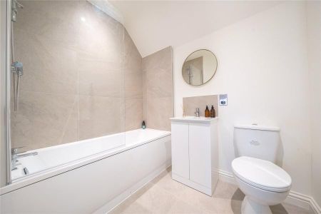 3 bedroom end of terrace house to rent - Photo 2