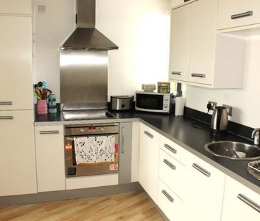 1 bedroom Flat To Let - Photo 3