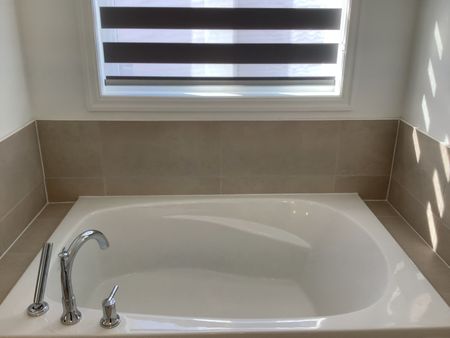 For Lease - 14 Connell Drive Unit# Upper, Georgina, Ontario - Photo 4