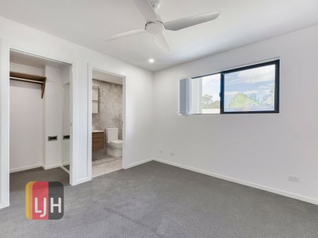 PARKSIDE TWO-BEDROOM UNIT IN A SMALL, QUIET COMPLEX - Photo 2