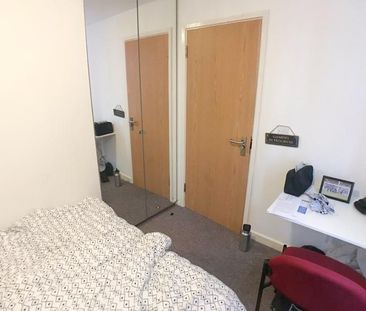 3 bedroom flat to rent - Photo 3