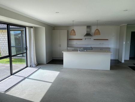 Large family home on full section - Katikati - Photo 2