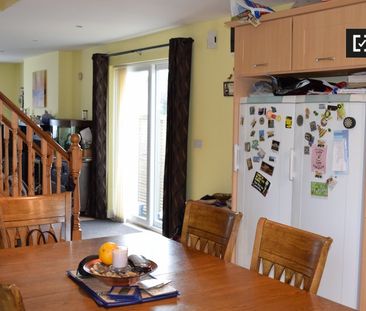 Room in shared 2-bedroom apartment in Donnybrook, Dublin - Photo 5
