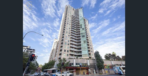 Top Floor Panoramic Views Across The City At Prime Location Of Chatswood - Photo 1