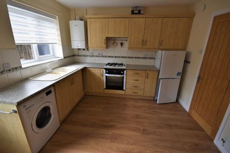 2 bedroom semi-detached house to rent - Photo 5