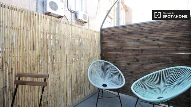 barcelona, Catalonia 08012 - Photo 1