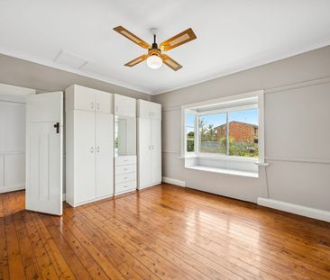 Charming Coastal Family Home - Photo 3