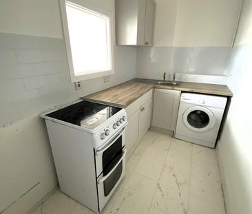 £950 PCM, Furnished One Bedroom First Floor Flat in Lower Cathedral... - Photo 3