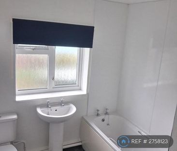 2 bedroom end of terrace house to rent - Photo 5