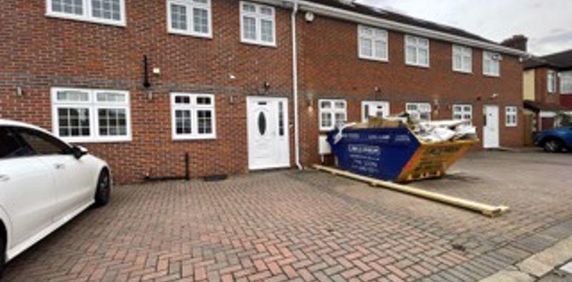 6 bedroom semi-detached house to rent - Photo 2