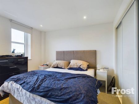 The Courtyard, High Street, Staines-Upon-Thames,TW18 - Photo 4