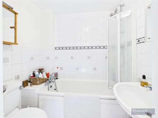 Lovelace Gardens, Surbiton, KT6 - Photo 1