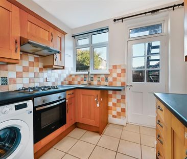 2 Bed Maisonette, Abbey Road, SW19 - Photo 5