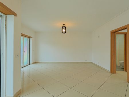 Moradia T4 para Arrendar no Estoril (Livramento), Sem Móveis - Photo 3