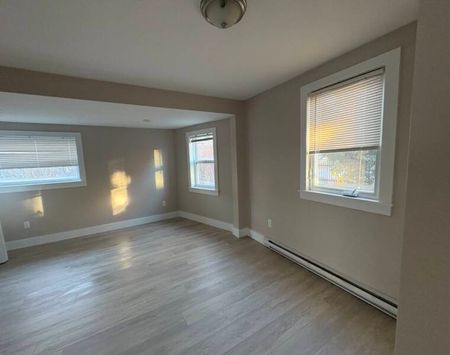 Renovated 2 Bedroom Bungalow in the heart of Downtown Dartmouth! - Photo 3