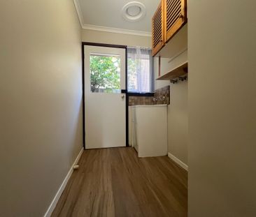 Freshly Renovated 3 Bedroom Home in Court Location - Photo 5