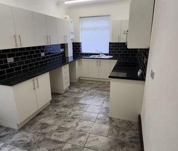 3 bedroom terraced house to rent - Photo 2