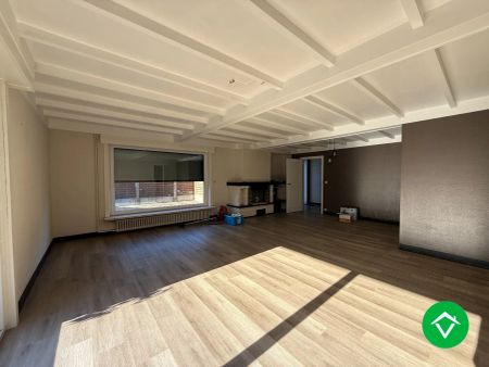 Gelijkvloerse woning met 3 slaapkamers, dubbele garage en tuin - Photo 2