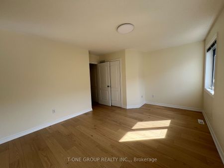 Condo Townhouse For Lease | N8137066 - Photo 2