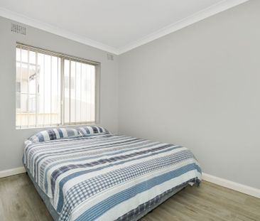 Waterfront Living Opposite the Entrance Channel – Fully Furnished - Photo 4