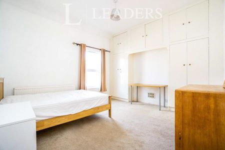 1 bedroom in a house share to rent - Photo 2