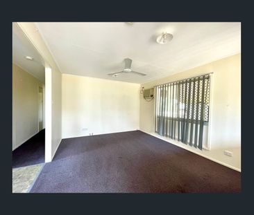 3 Bedroom Home Walking Distance to shops - Photo 1