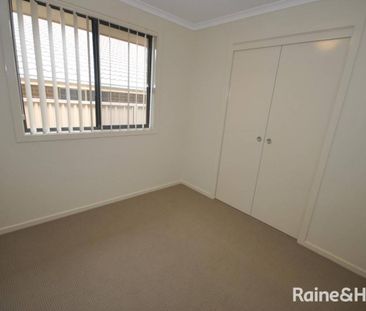Charming 2 Bedroom Duplex - Photo 2