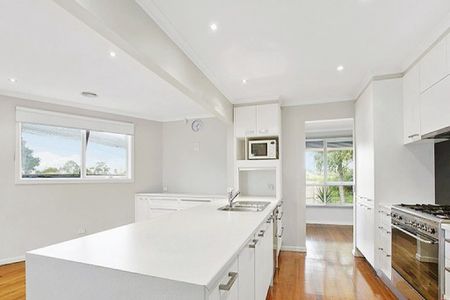 Three bedroom family house - Photo 5