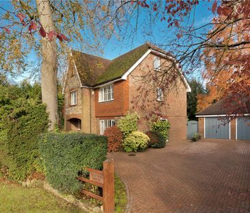 Seven bedroom home in private road close to St John's School. - Photo 2