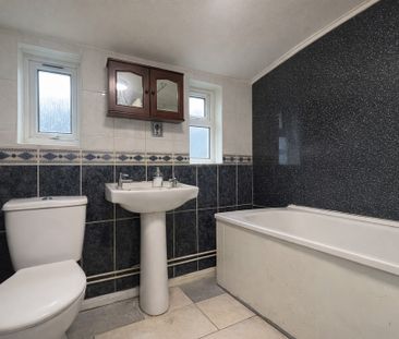 3 Bedroom House To Let - HP12 - Photo 3