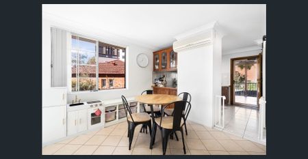 Stylish North-Facing Townhouse in Boutique Croydon Complex - Photo 2