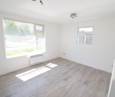 2 bedroom detached bungalow to rent - Photo 2