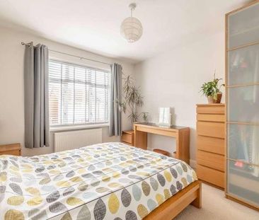 South Avenue, Egham, TW20 - Photo 1