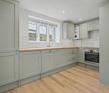3 bedroom end of terrace house to rent - Photo 3