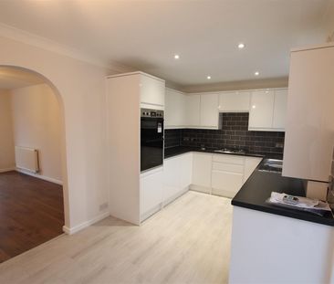 3 bedroom Semi-Detached House to let - Photo 2