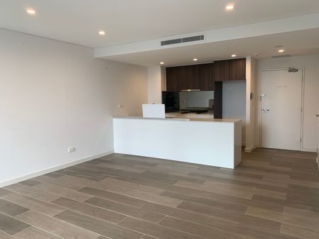 2 Bedrooms 2 Bathrooms With A Study Nook nearly NEW Apartment *The entrance is on Chelmsford Ave* - Photo 2